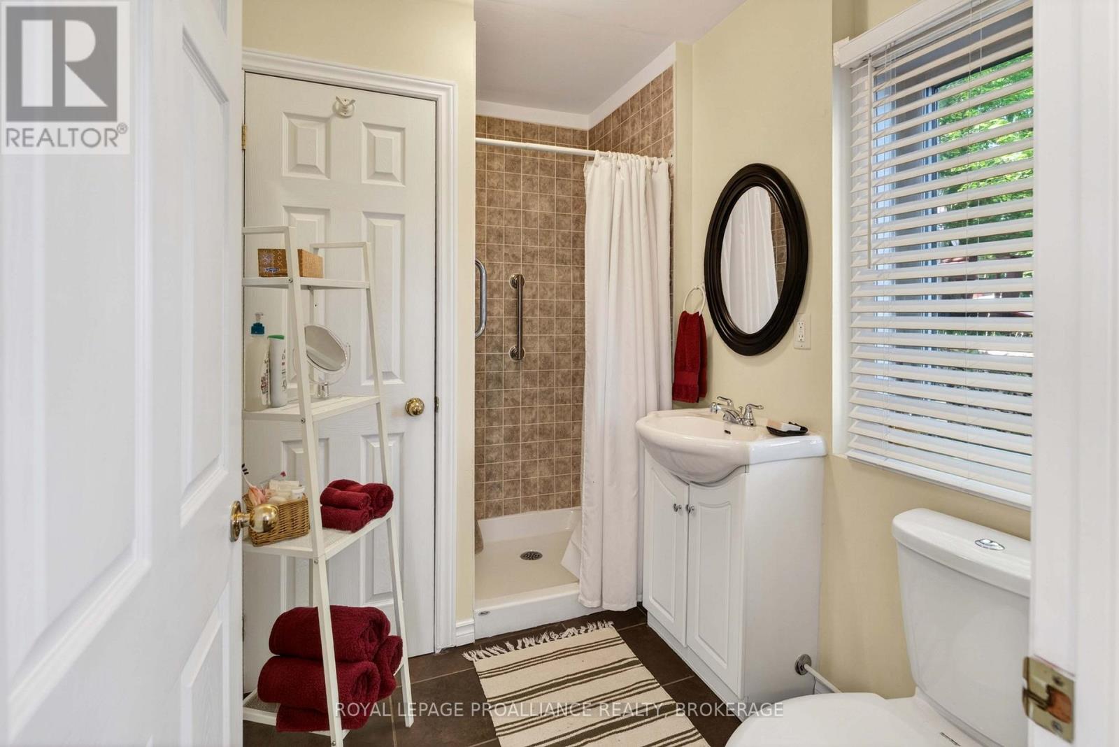 1004C PUBLIC BEACH ROAD - 40