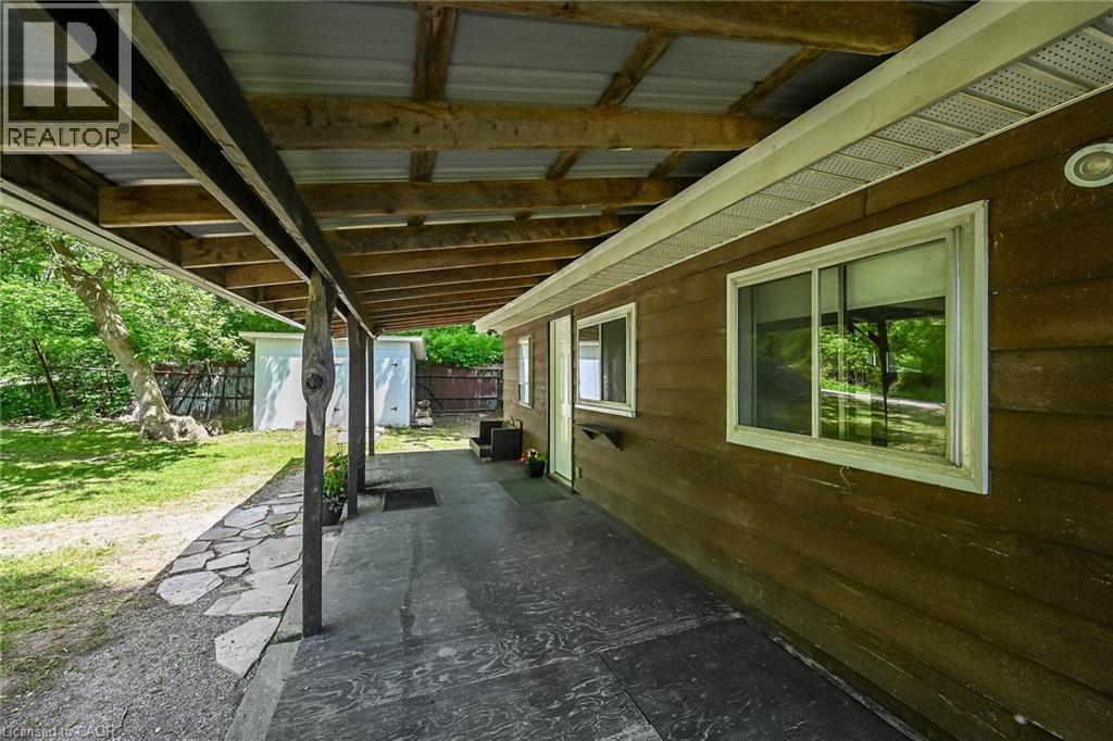 2 TOWNLINE Road E - 21