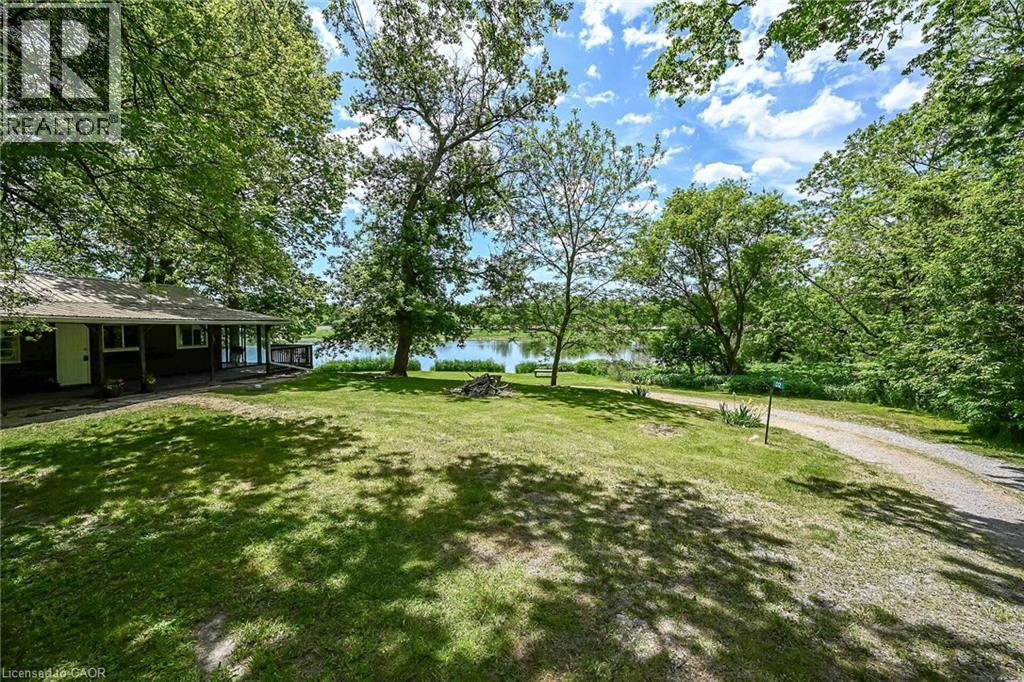 2 TOWNLINE Road E - 22