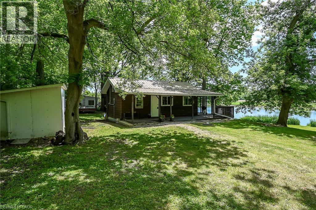 2 TOWNLINE Road E - 23