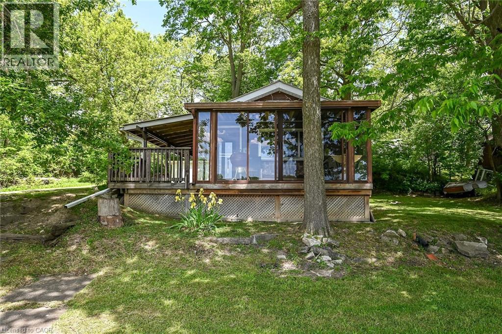 2 TOWNLINE Road E - 26