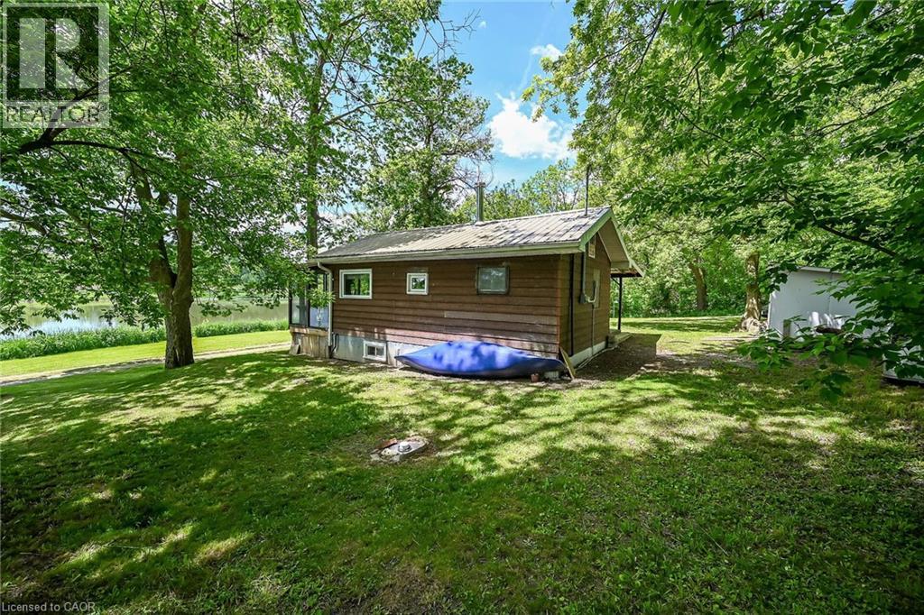2 TOWNLINE Road E - 27