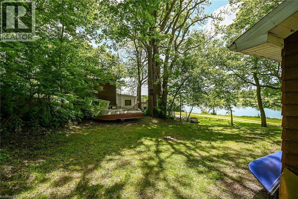 2 TOWNLINE Road E - 28