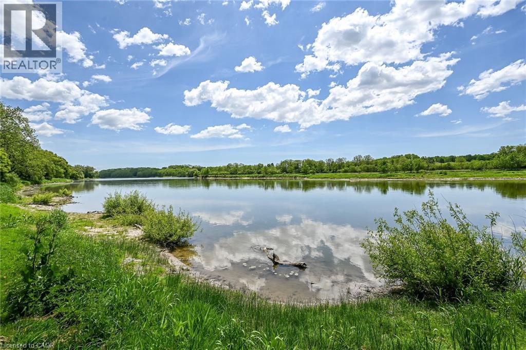 2 TOWNLINE Road E - 29