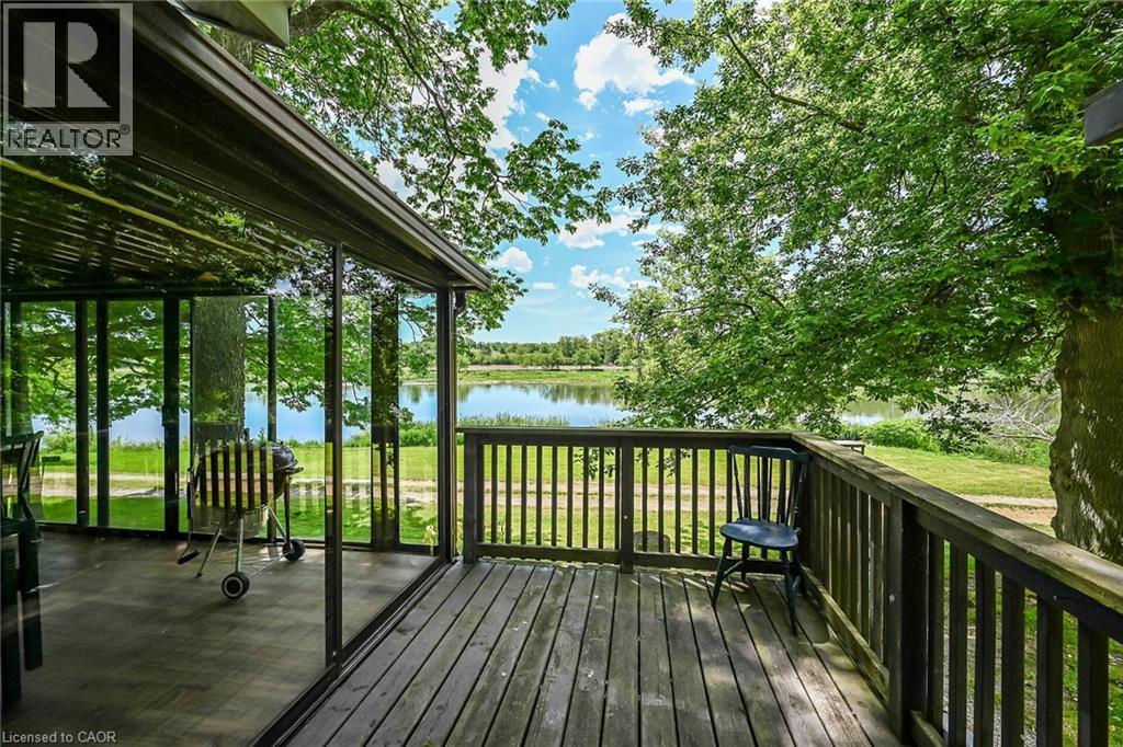 2 TOWNLINE Road E - 3