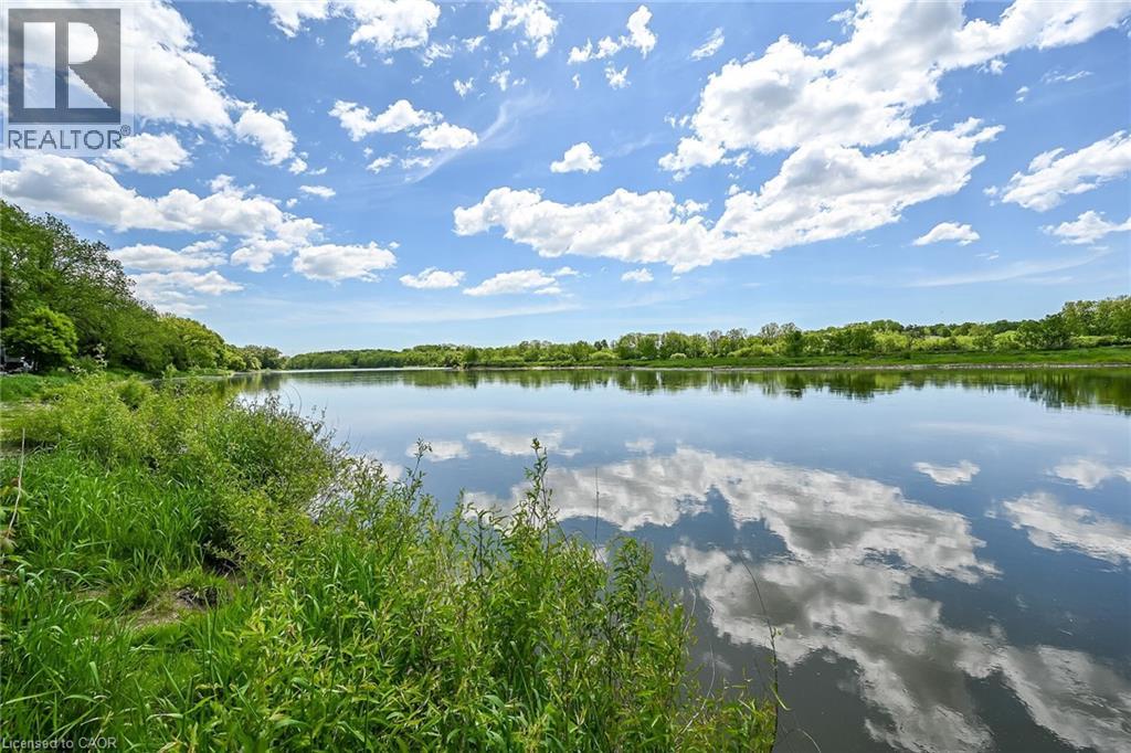 2 TOWNLINE Road E - 30