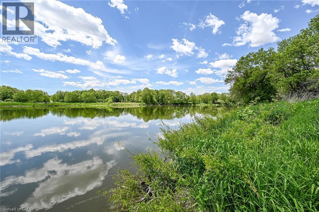 2 TOWNLINE Road E - 31