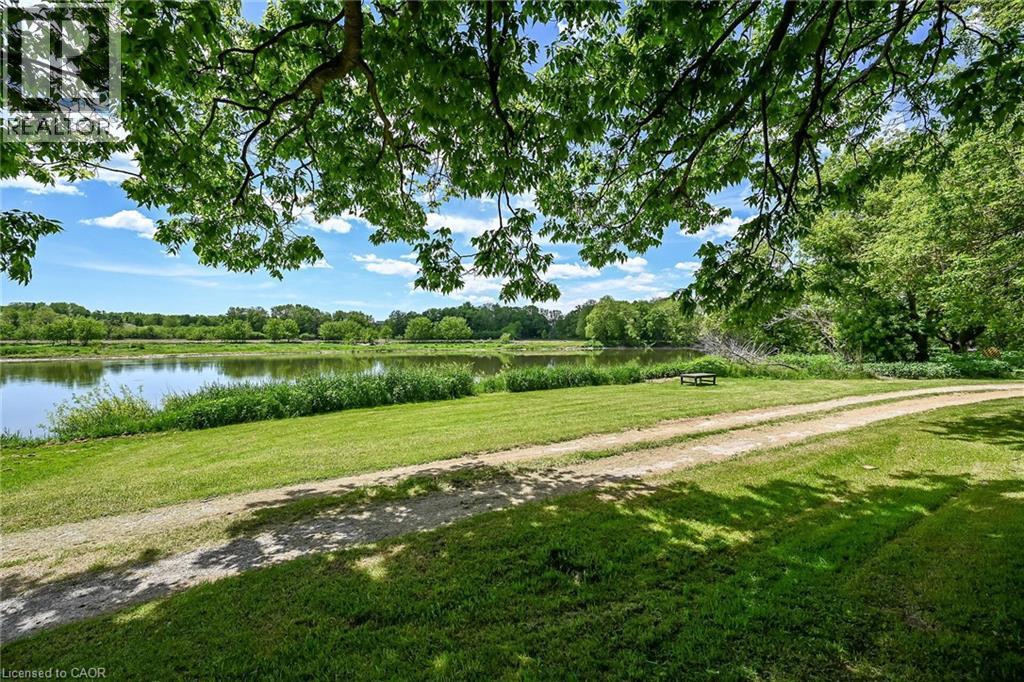 2 TOWNLINE Road E - 32
