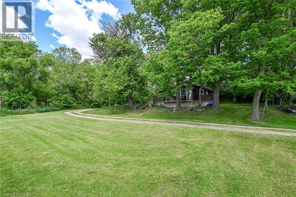 2 TOWNLINE Road E - 36