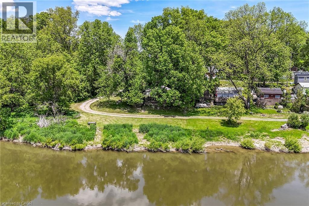2 TOWNLINE Road E - 40