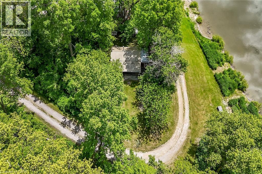 2 TOWNLINE Road E - 41