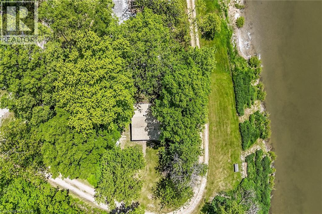 2 TOWNLINE Road E - 42