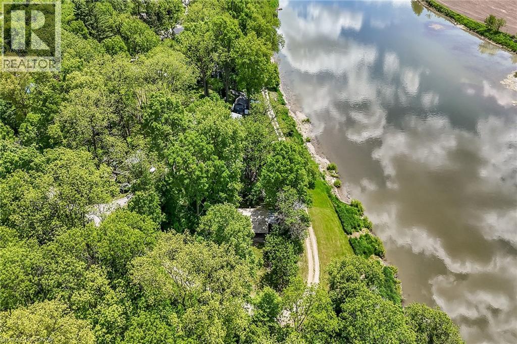2 TOWNLINE Road E - 44