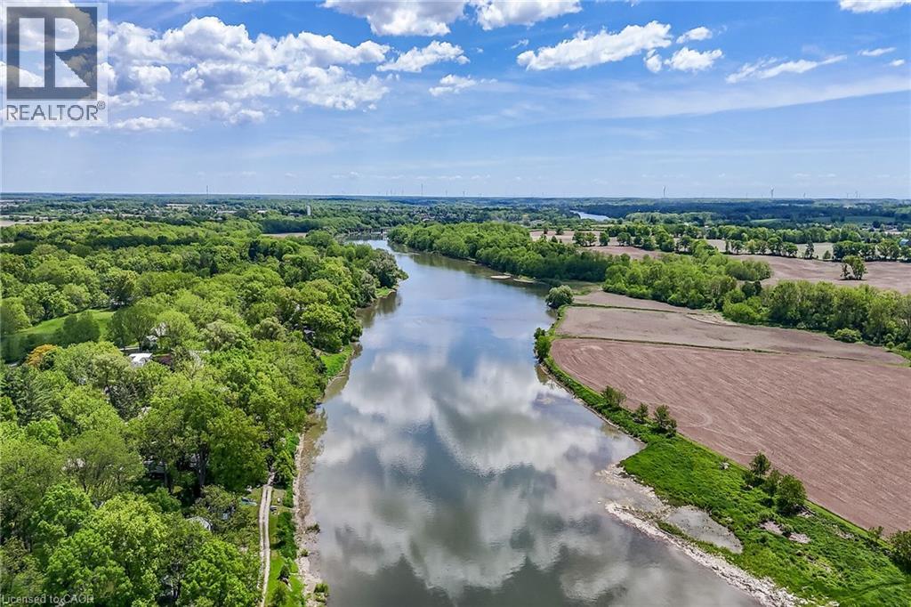 2 TOWNLINE Road E - 47