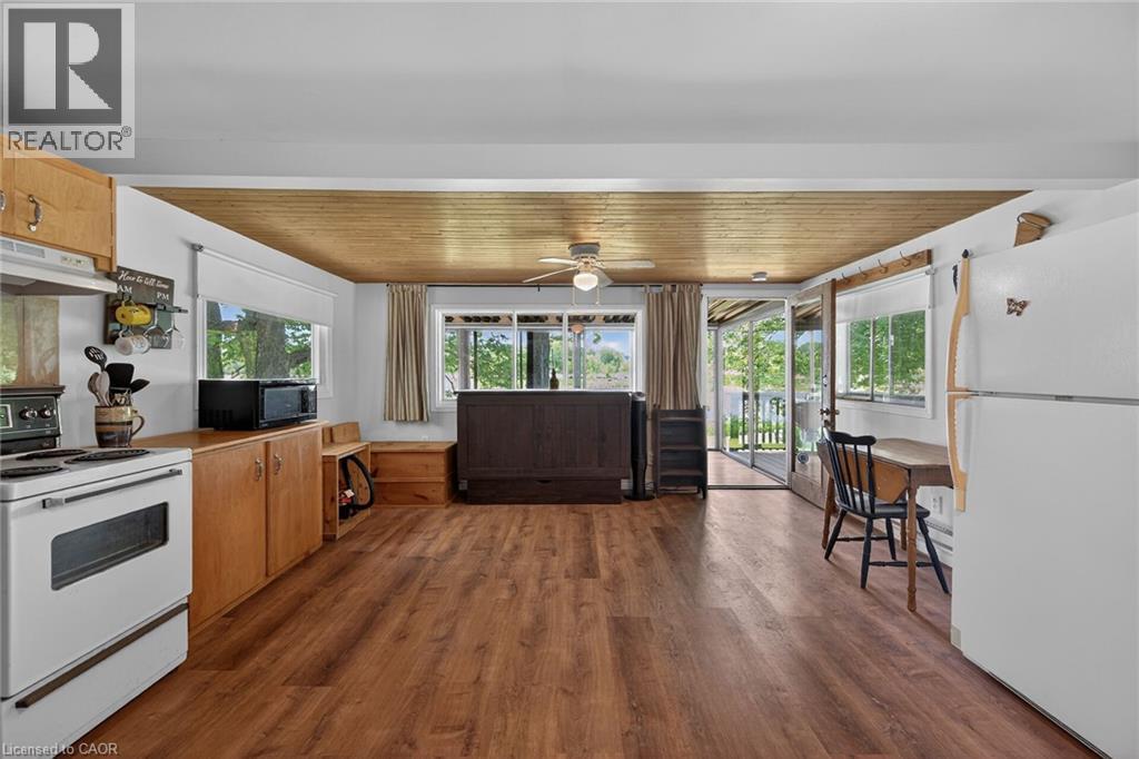 2 TOWNLINE Road E - 8