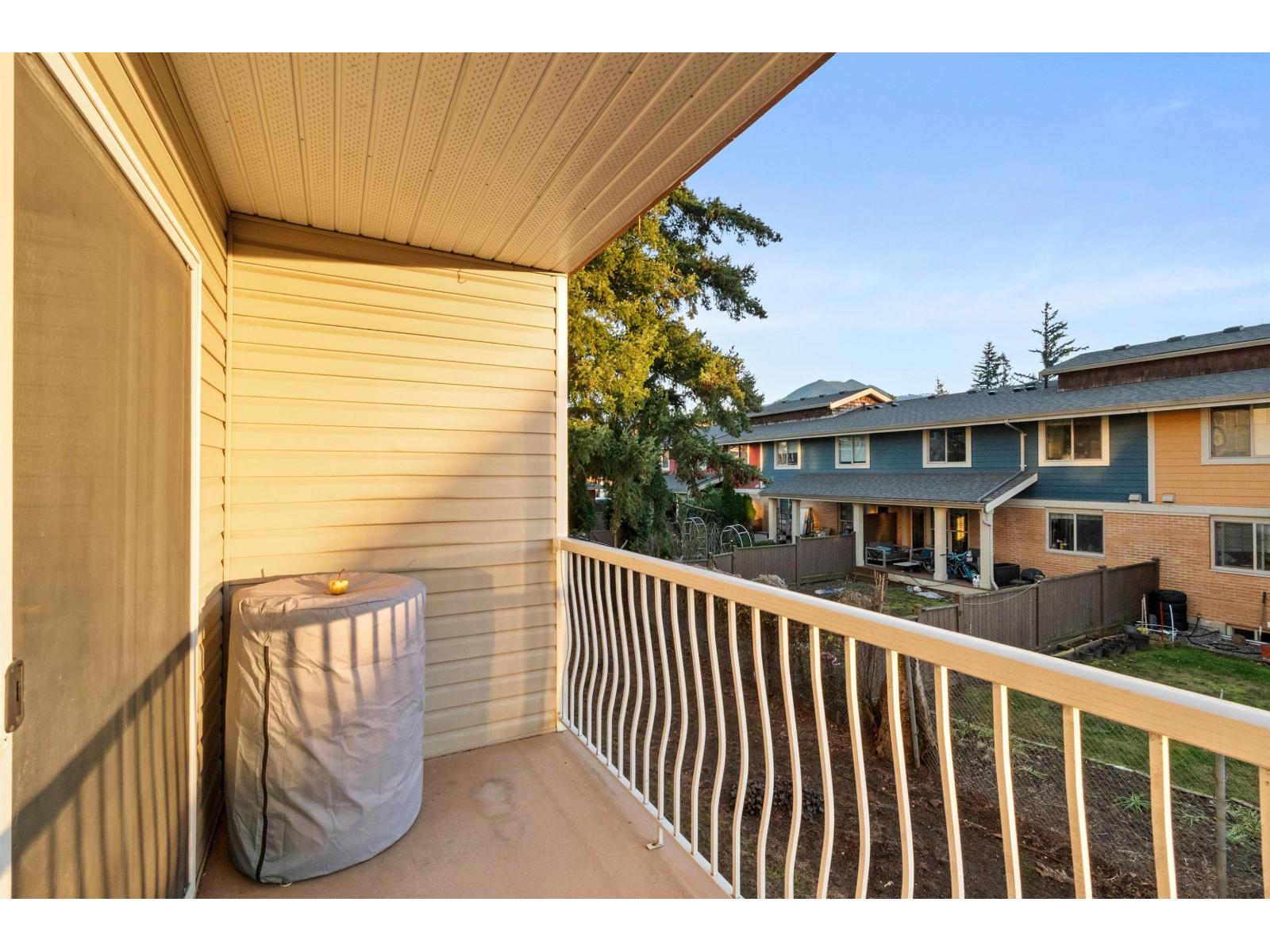 208 45222 WATSON ROAD, Garrison Crossing