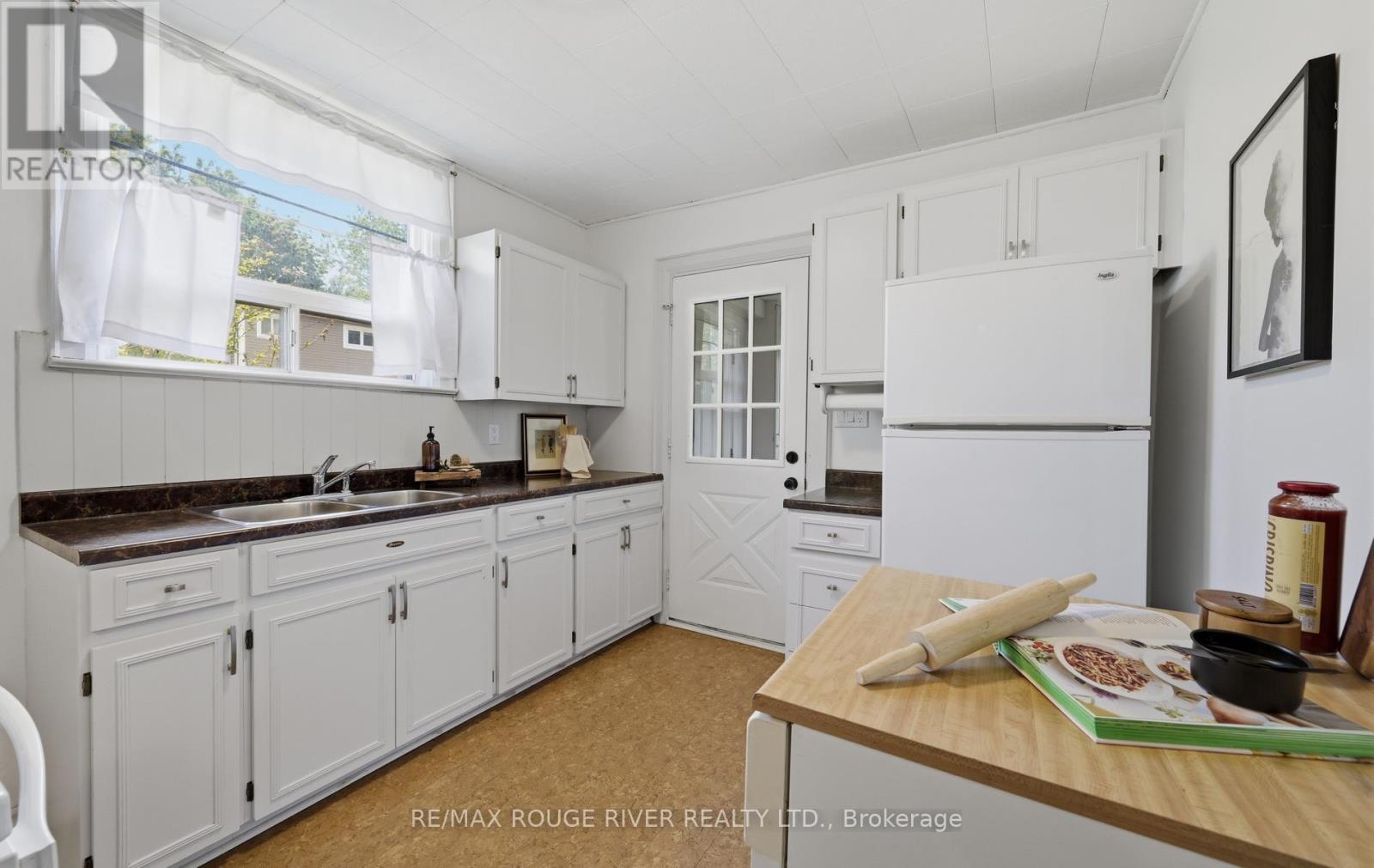 338 JARVIS STREET - 14
