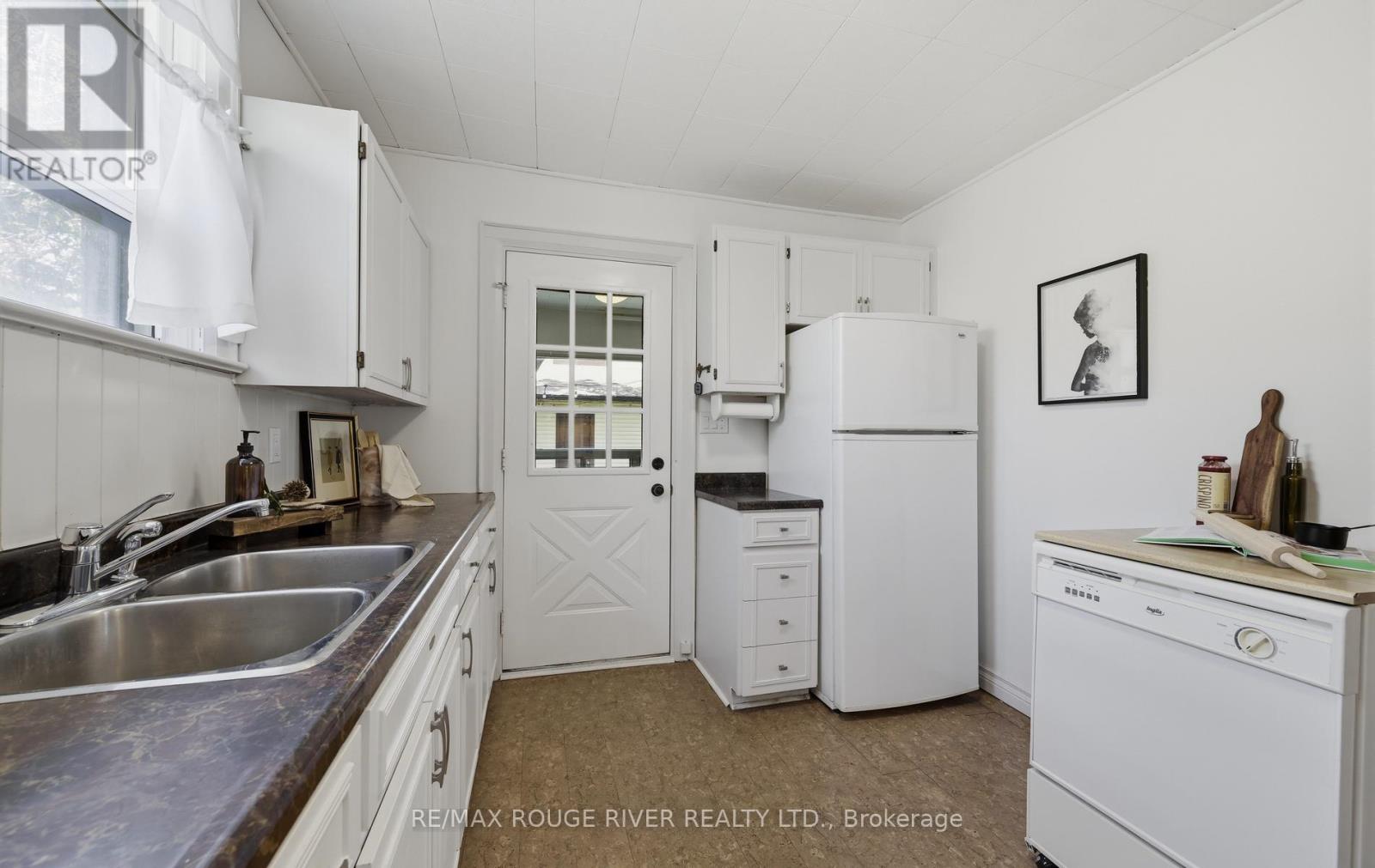 338 JARVIS STREET - 17