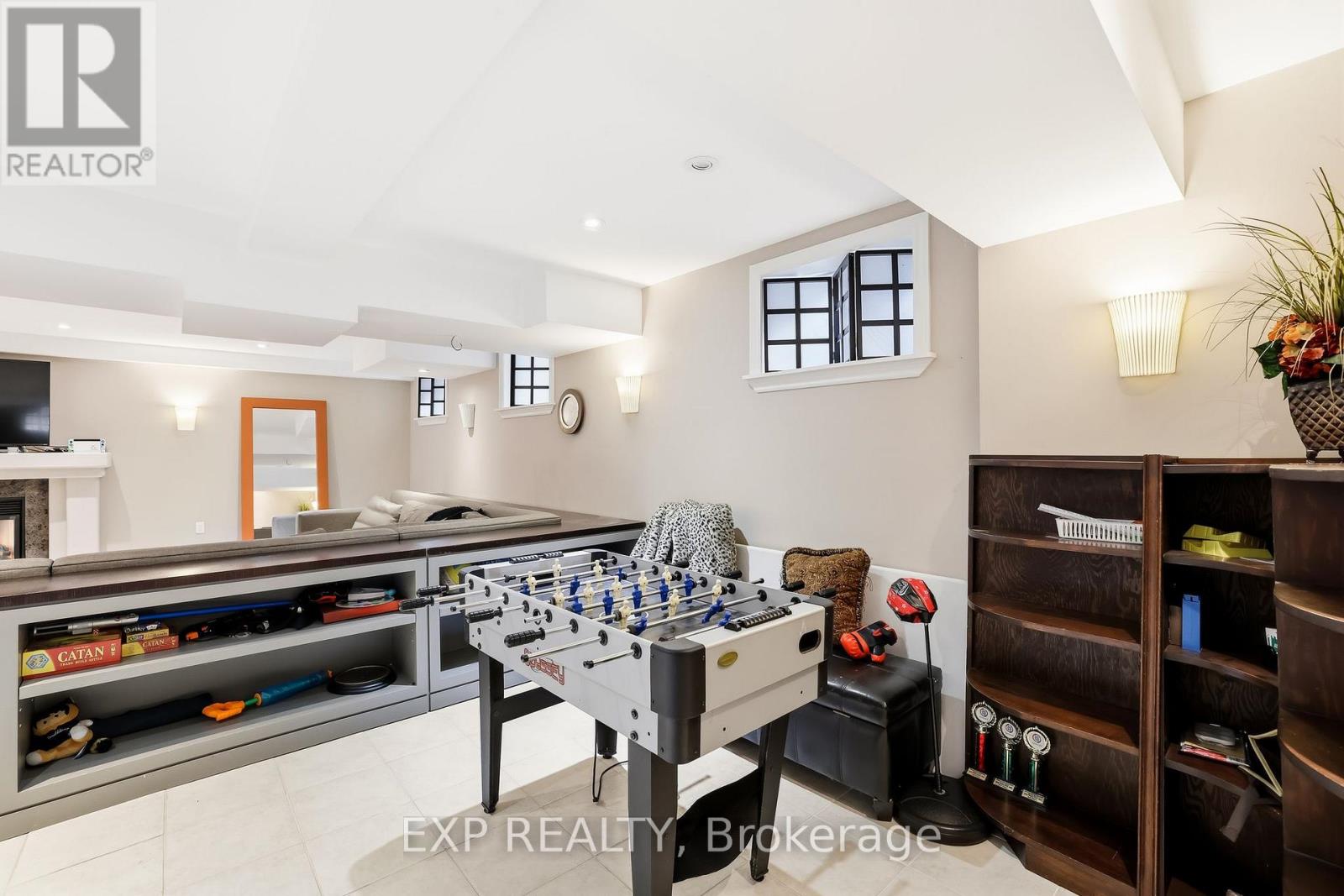 467 DELANEY DRIVE - 35