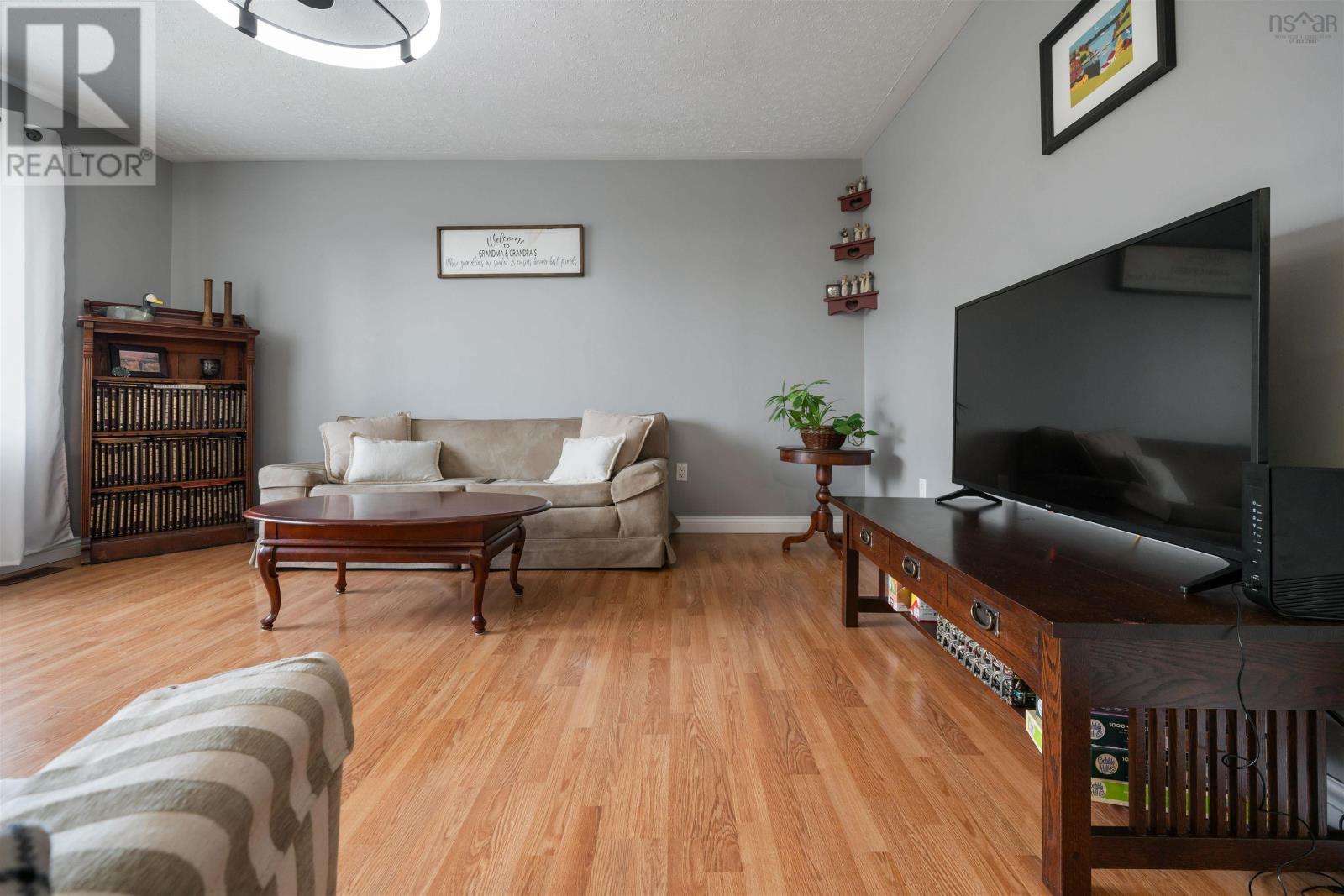 914 West North River Road - 10