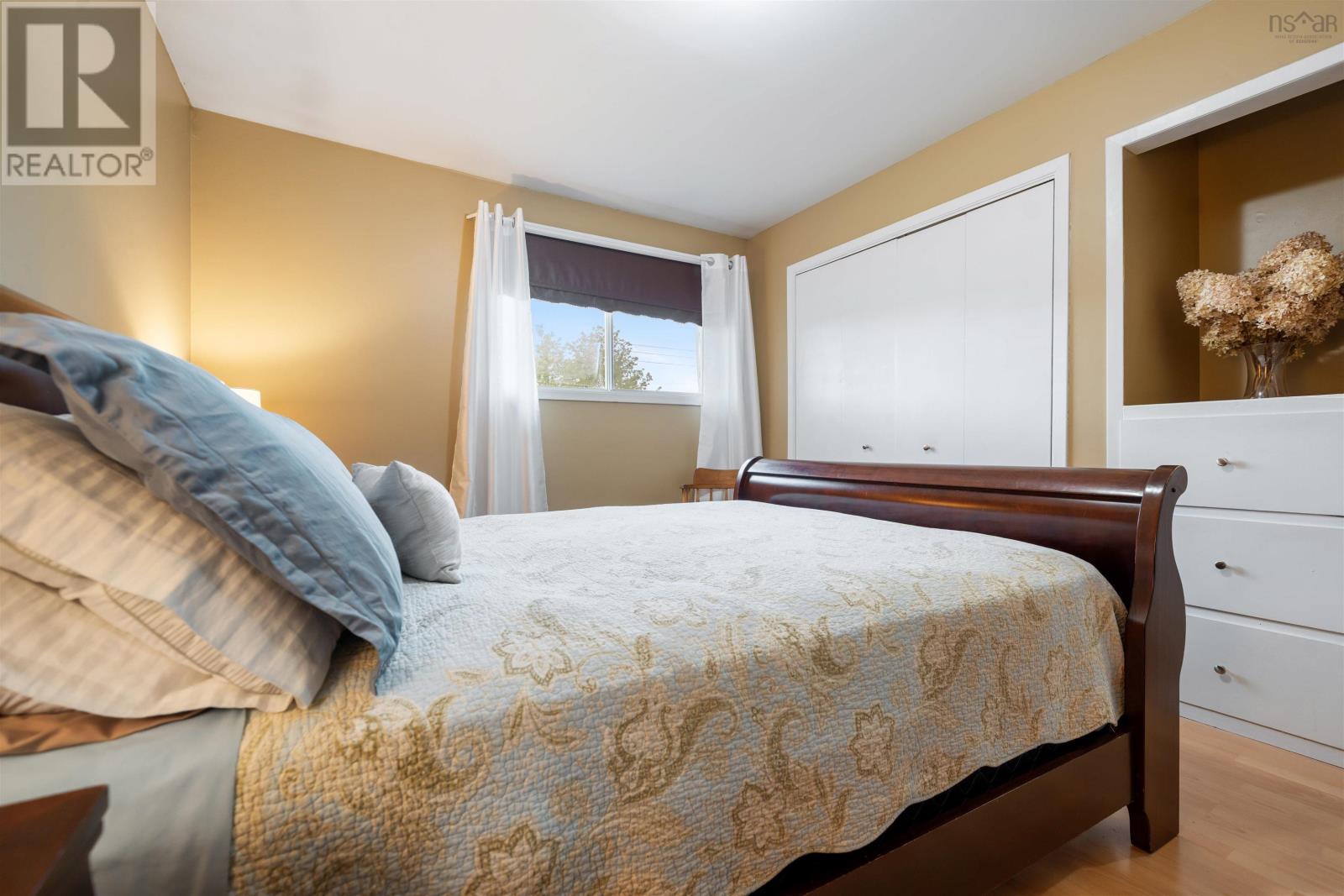 Property 2 of 39 of 914 West North River Road