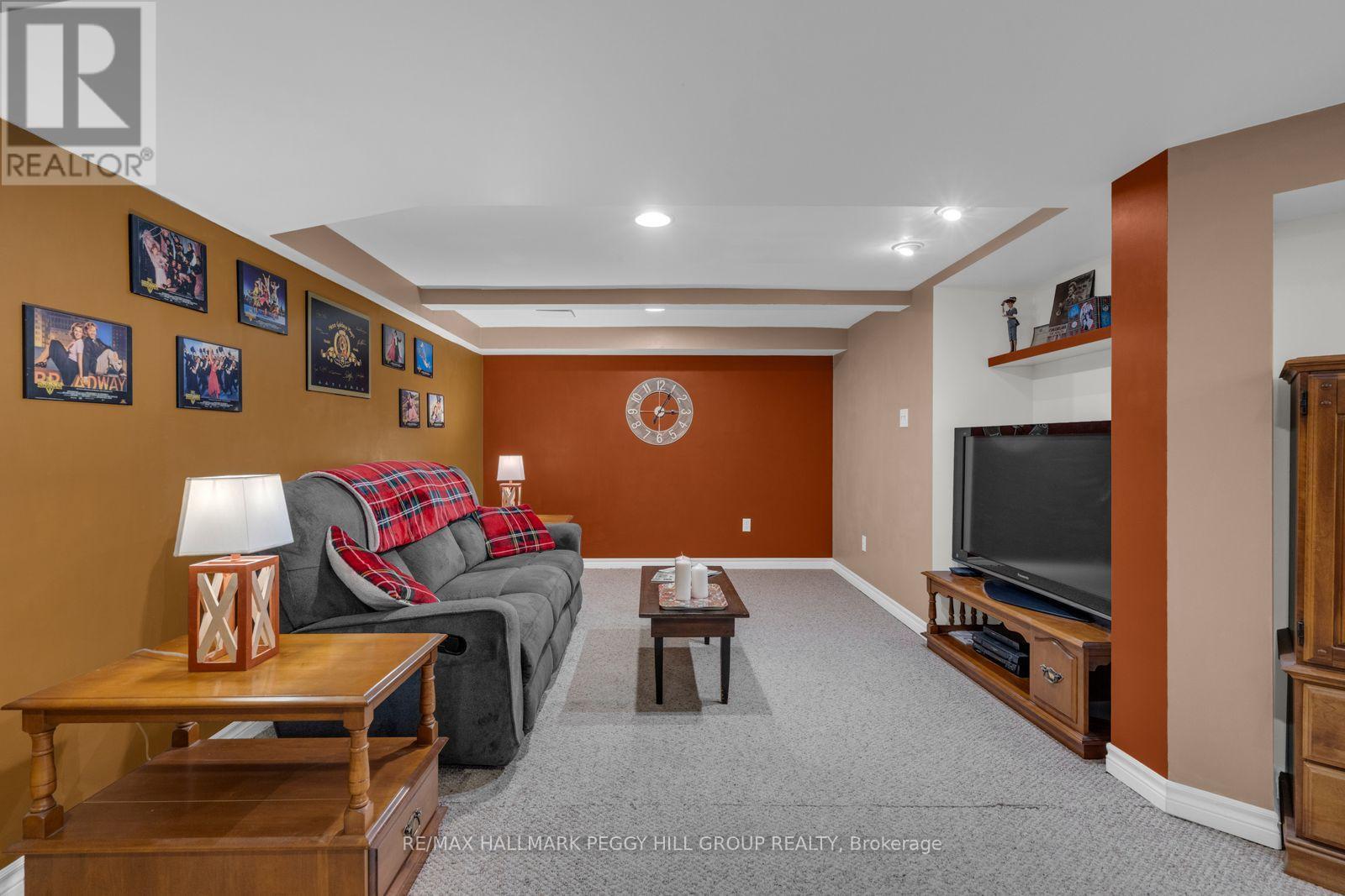 101 DOWNING CRESCENT - 12