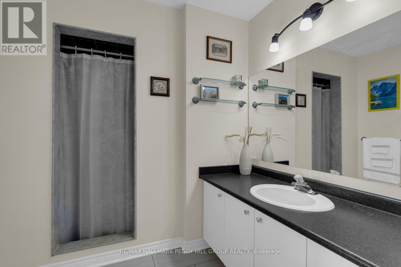 101 DOWNING CRESCENT - 7