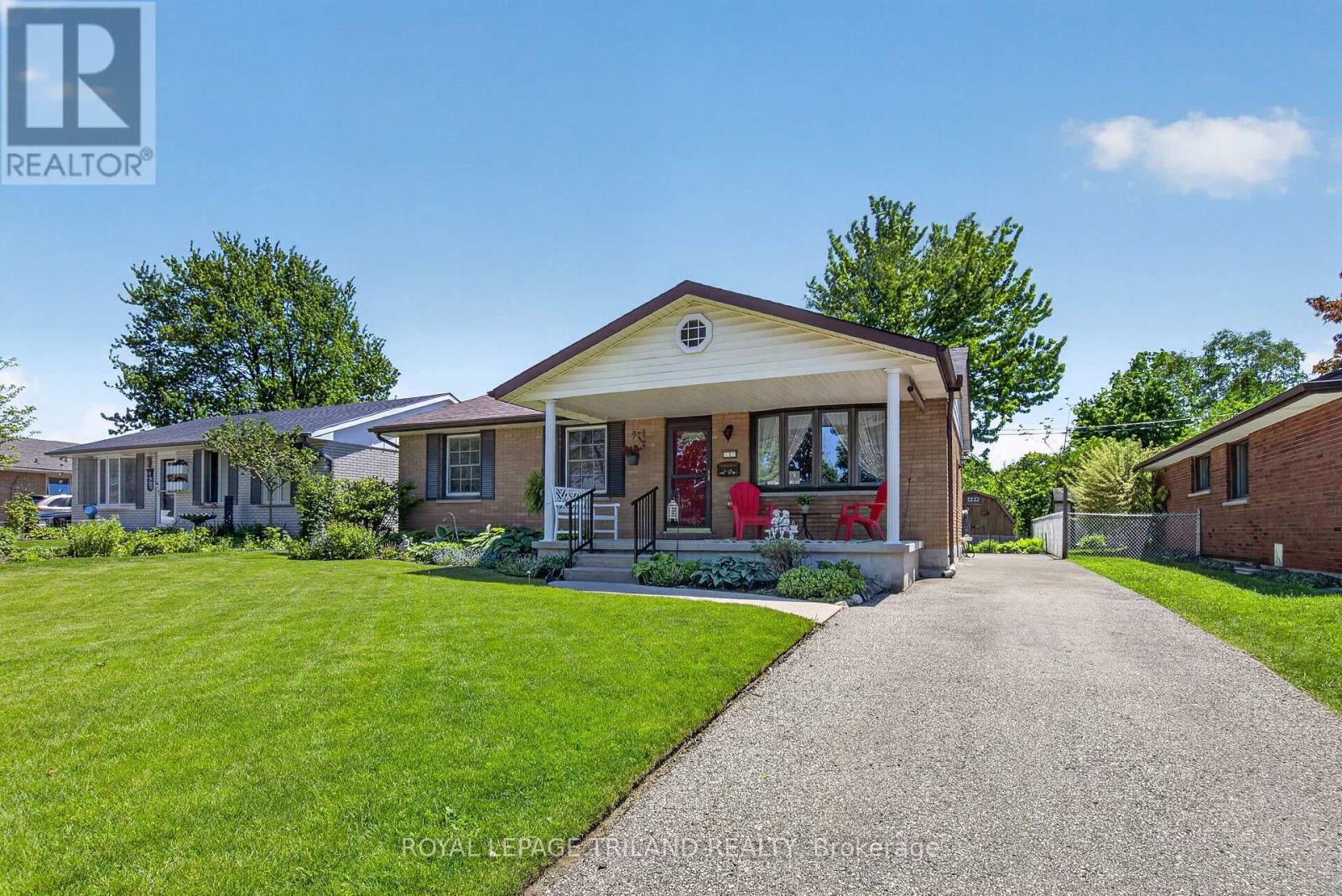 7 THOMPSON AVENUE - 1