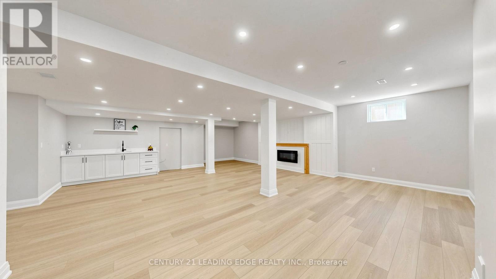 56 FAIRGATE CRESCENT - 41