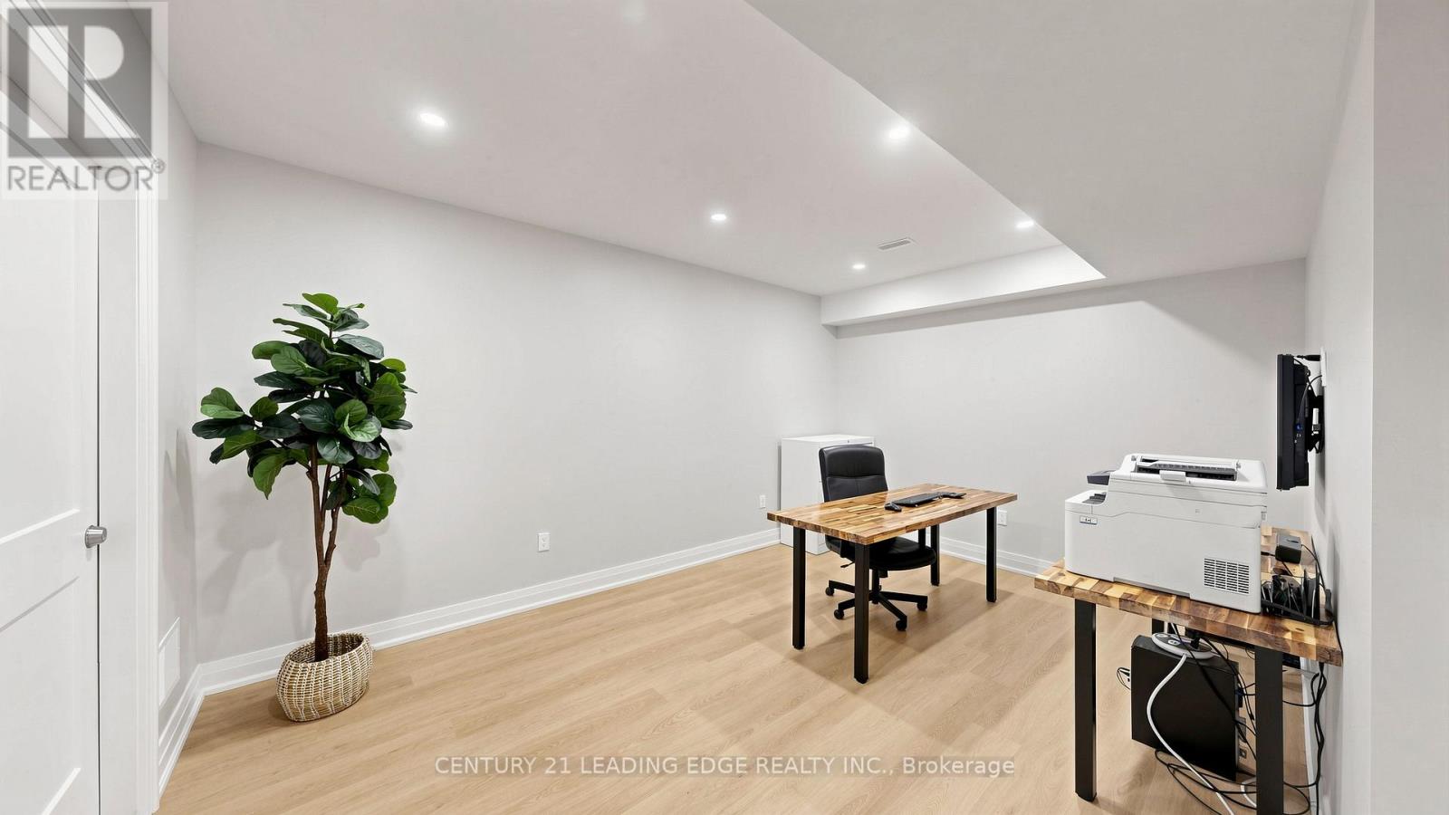 56 FAIRGATE CRESCENT - 44