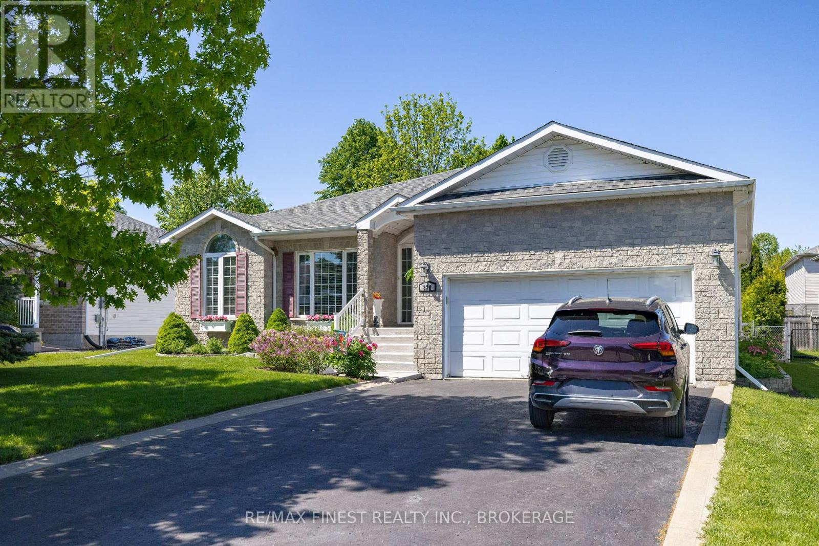 320 FRIARHILL CRESCENT - 1