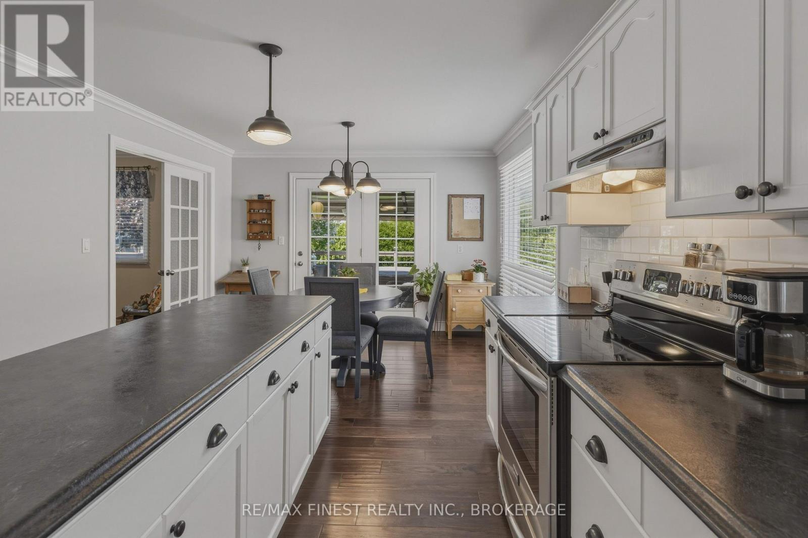 320 FRIARHILL CRESCENT - 14