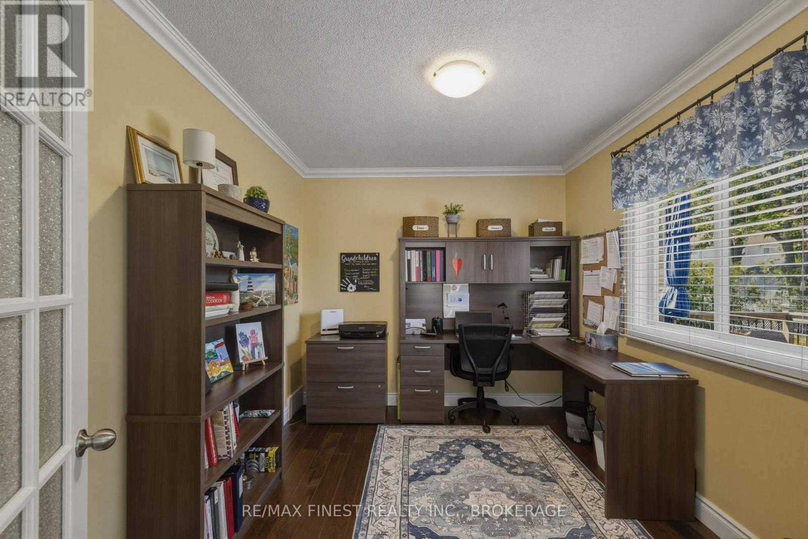320 FRIARHILL CRESCENT - 16