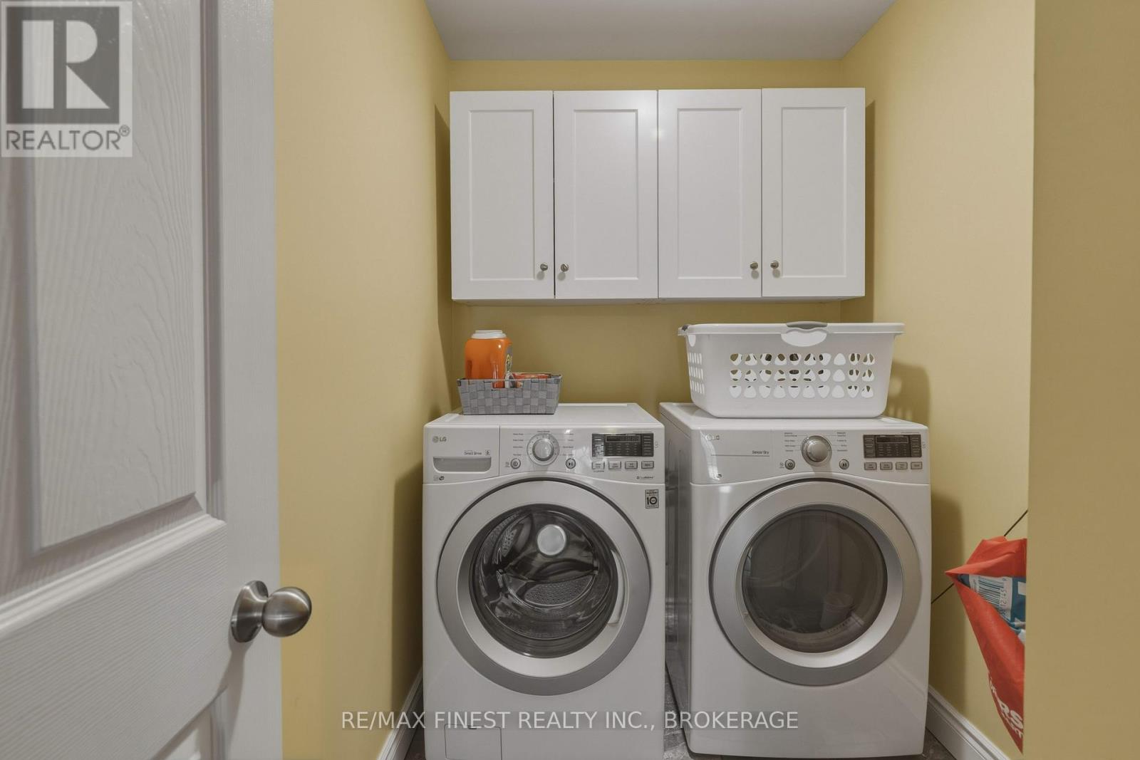320 FRIARHILL CRESCENT - 17