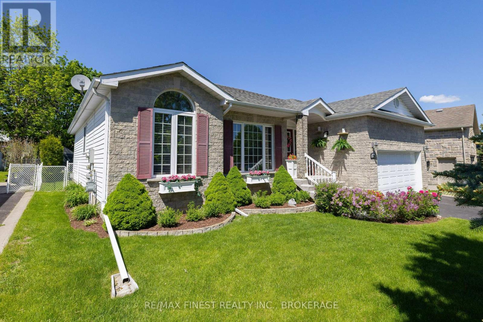 320 FRIARHILL CRESCENT - 2