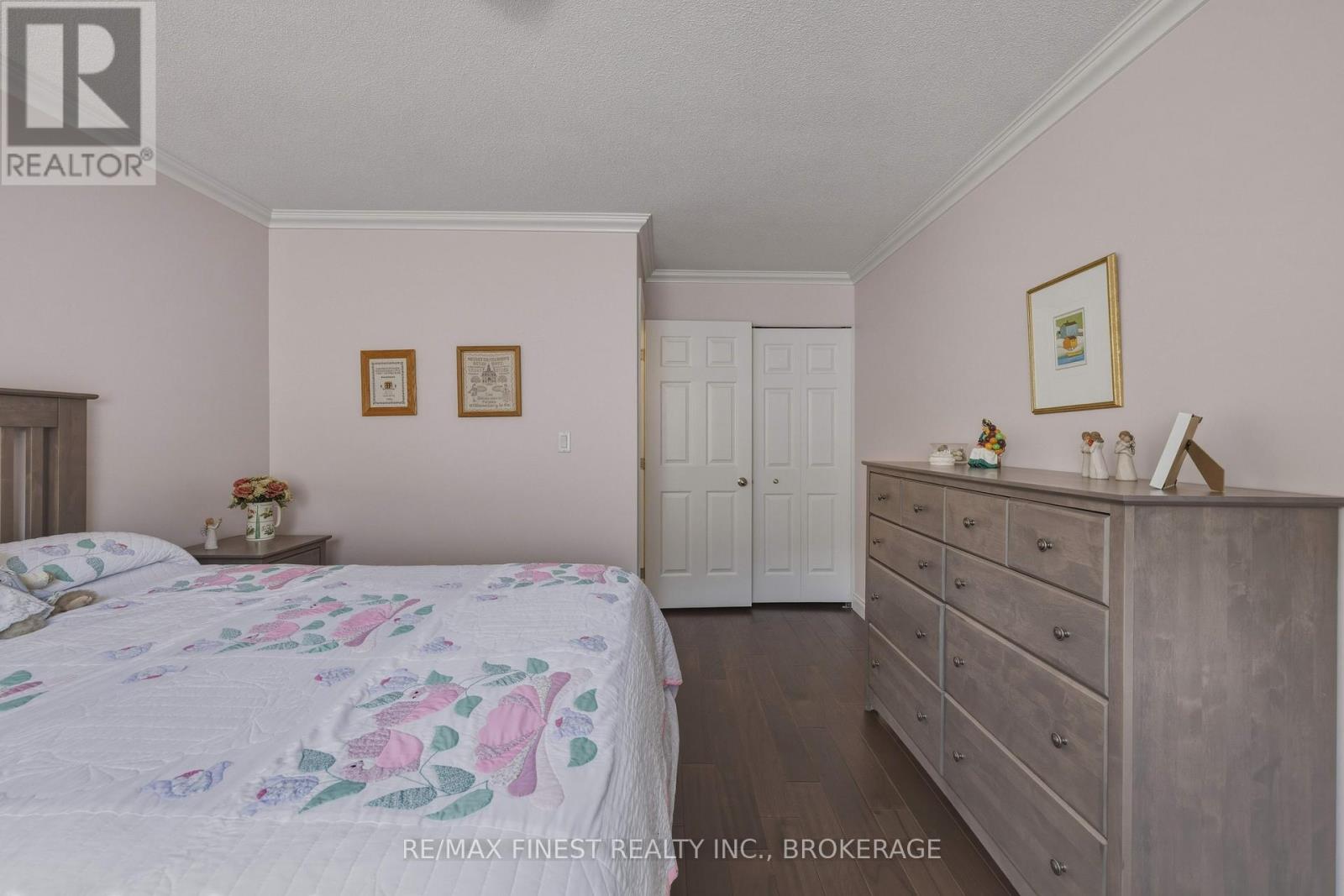 320 FRIARHILL CRESCENT - 21