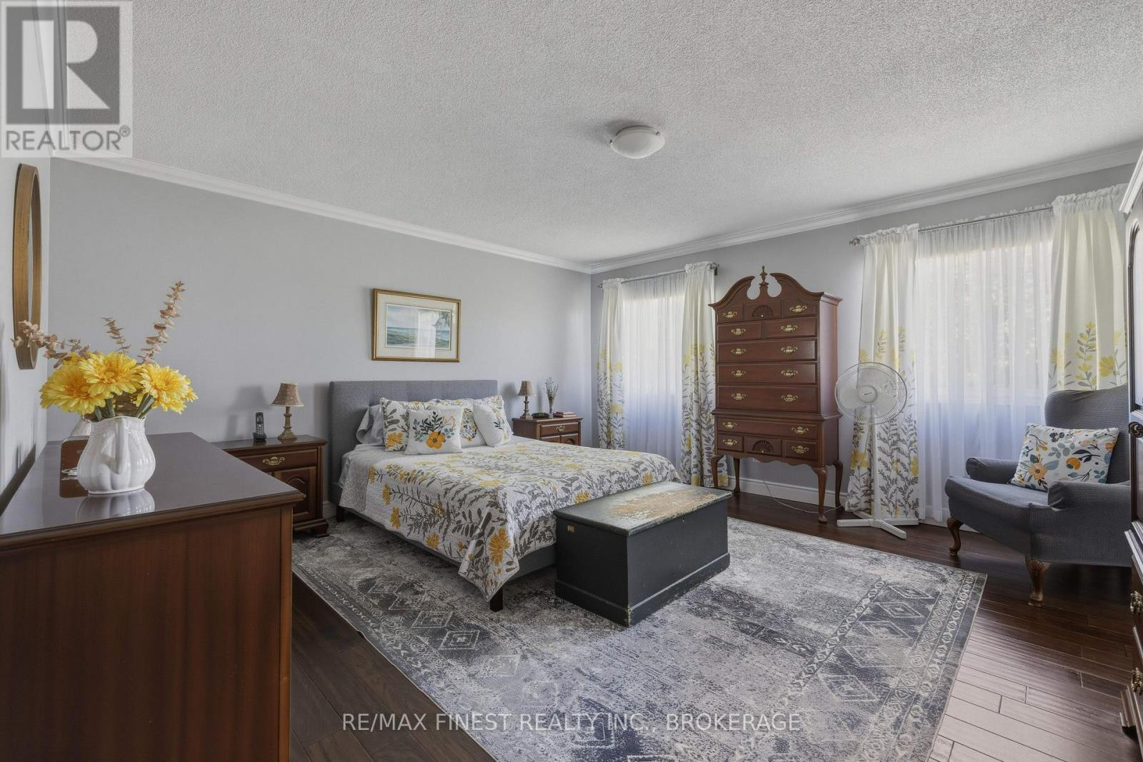 320 FRIARHILL CRESCENT - 22