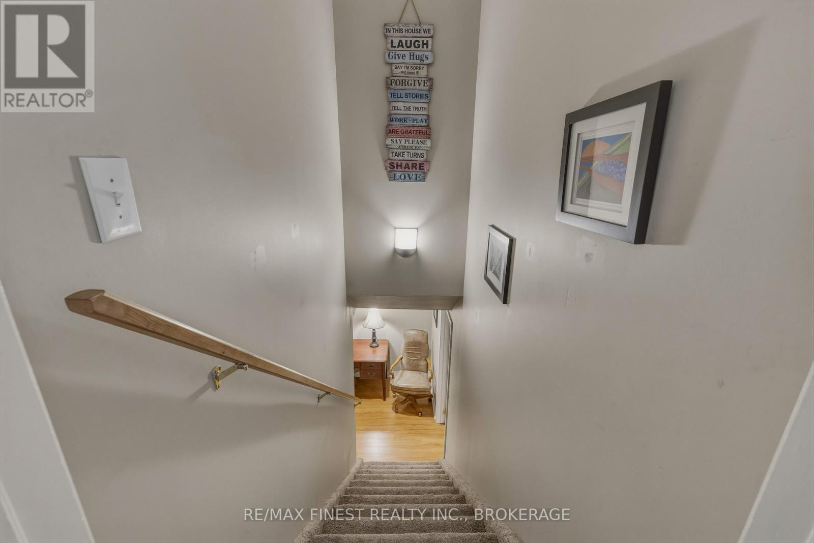 320 FRIARHILL CRESCENT - 26