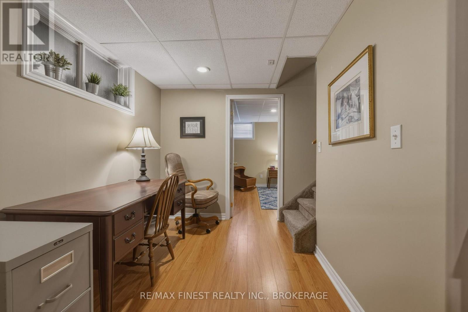 320 FRIARHILL CRESCENT - 27