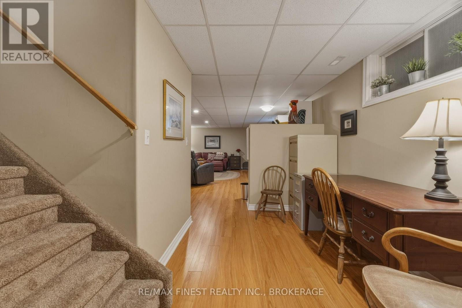320 FRIARHILL CRESCENT - 30