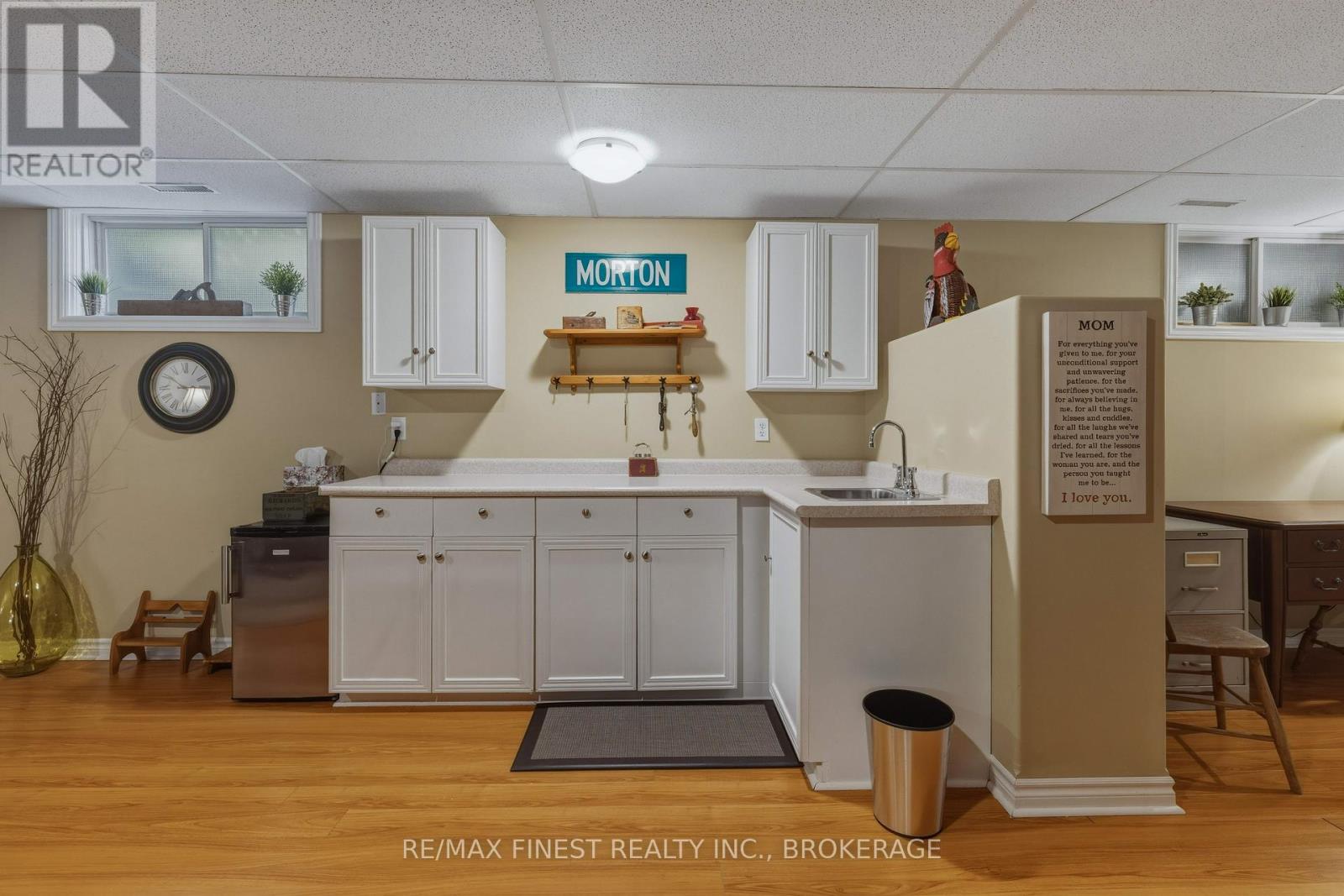 320 FRIARHILL CRESCENT - 35