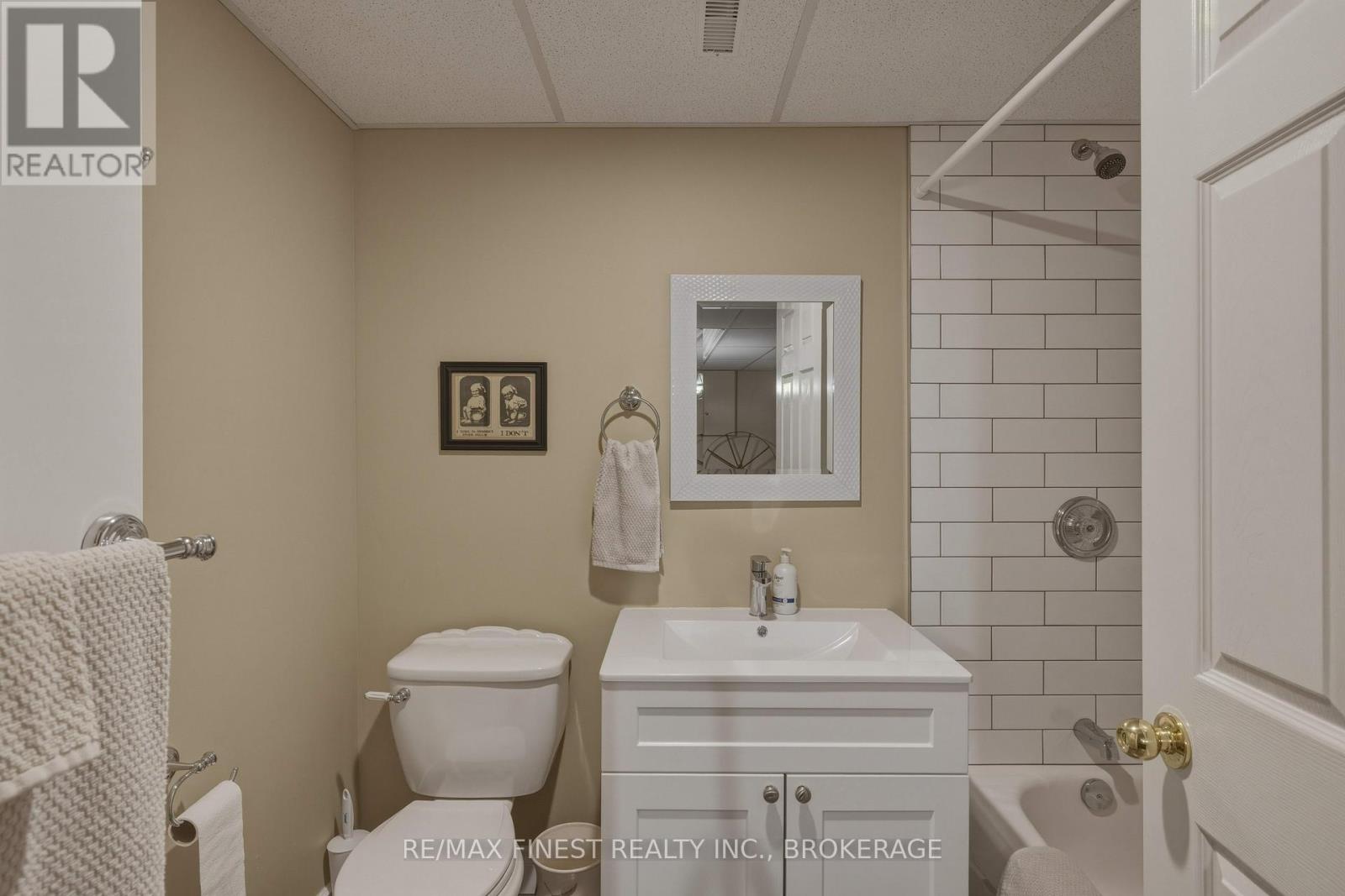 320 FRIARHILL CRESCENT - 38
