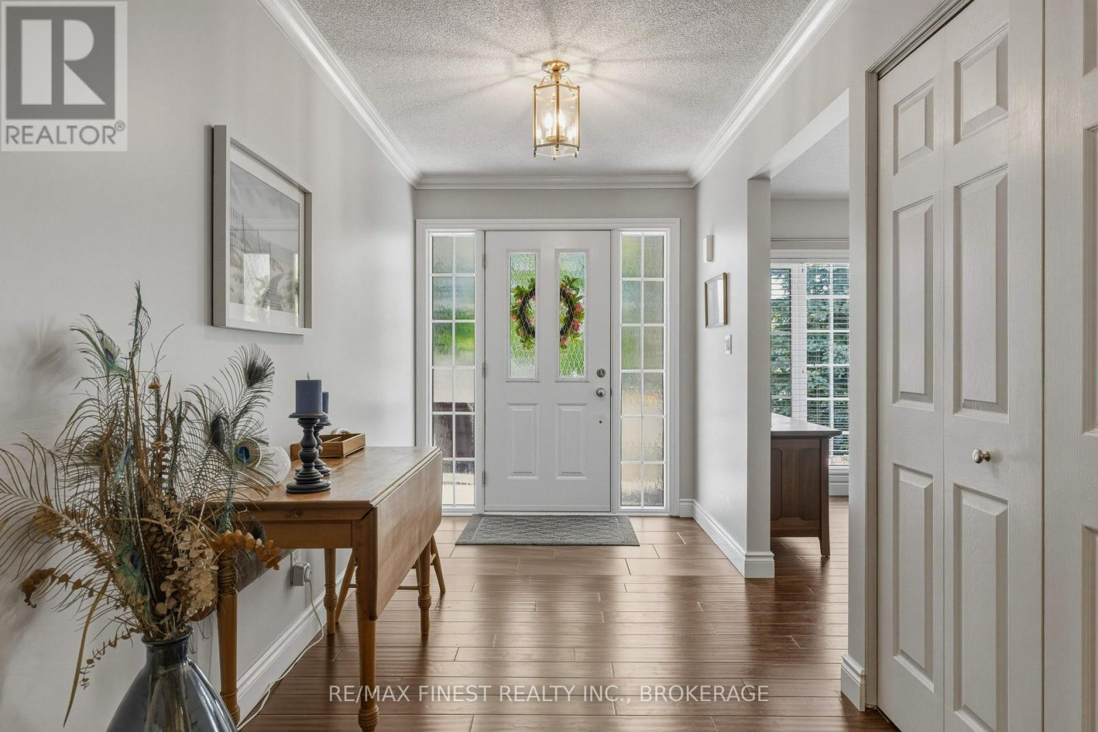 320 FRIARHILL CRESCENT - 4