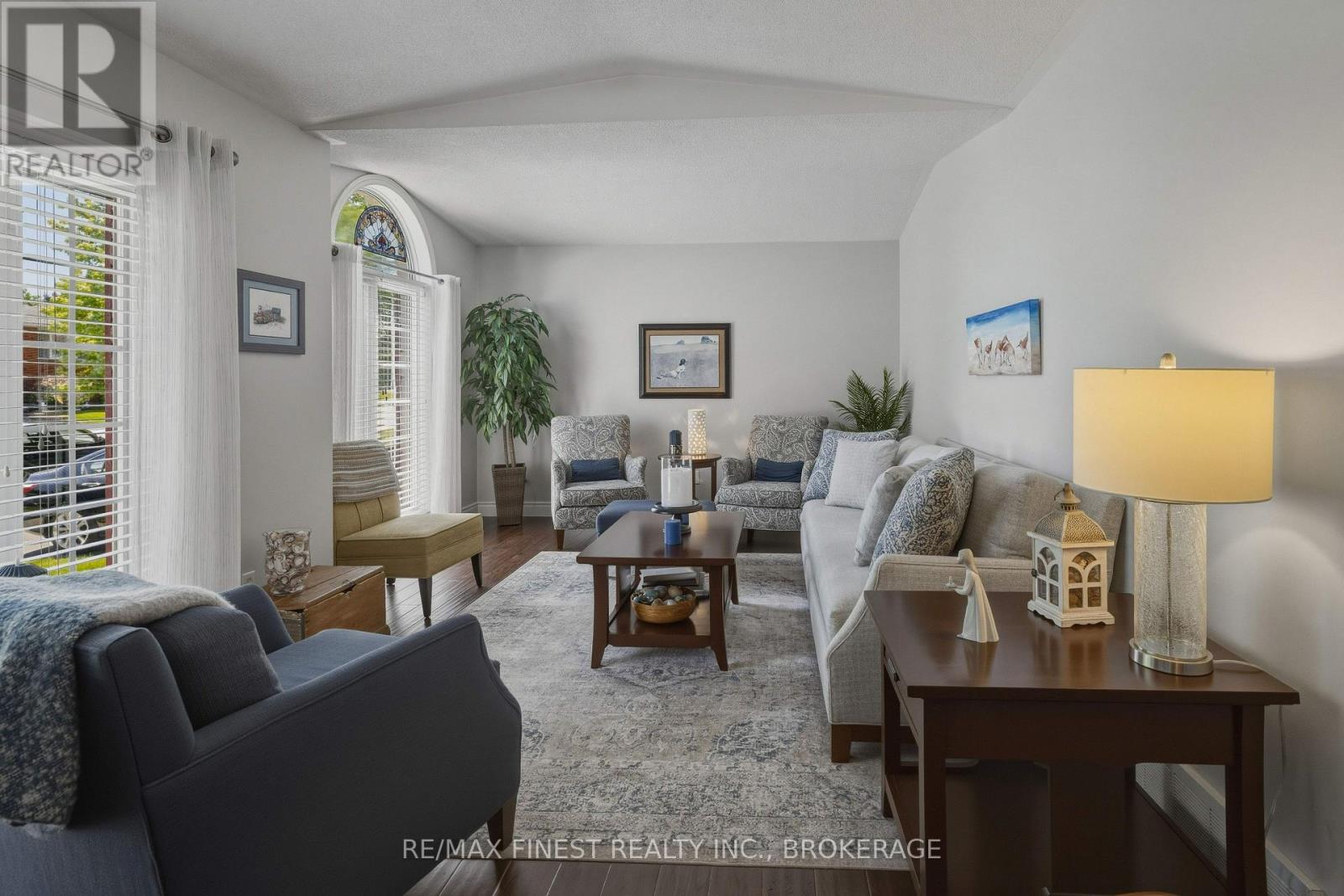 320 FRIARHILL CRESCENT - 7