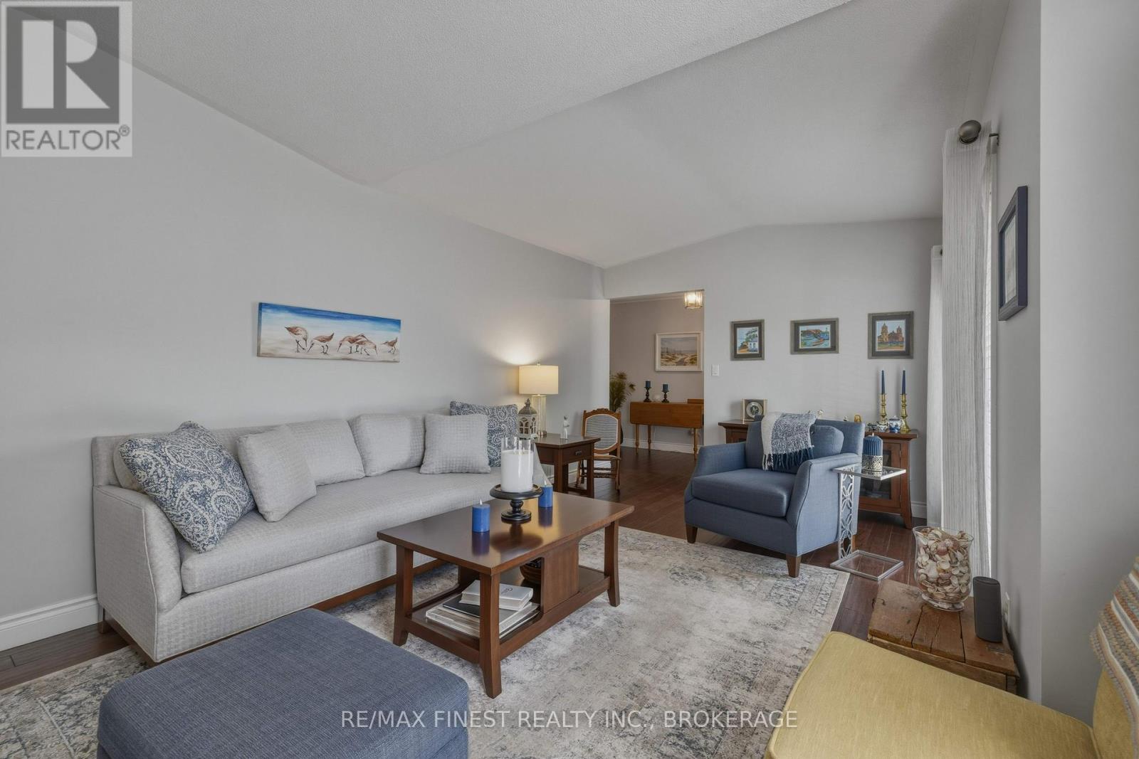 320 FRIARHILL CRESCENT - 8