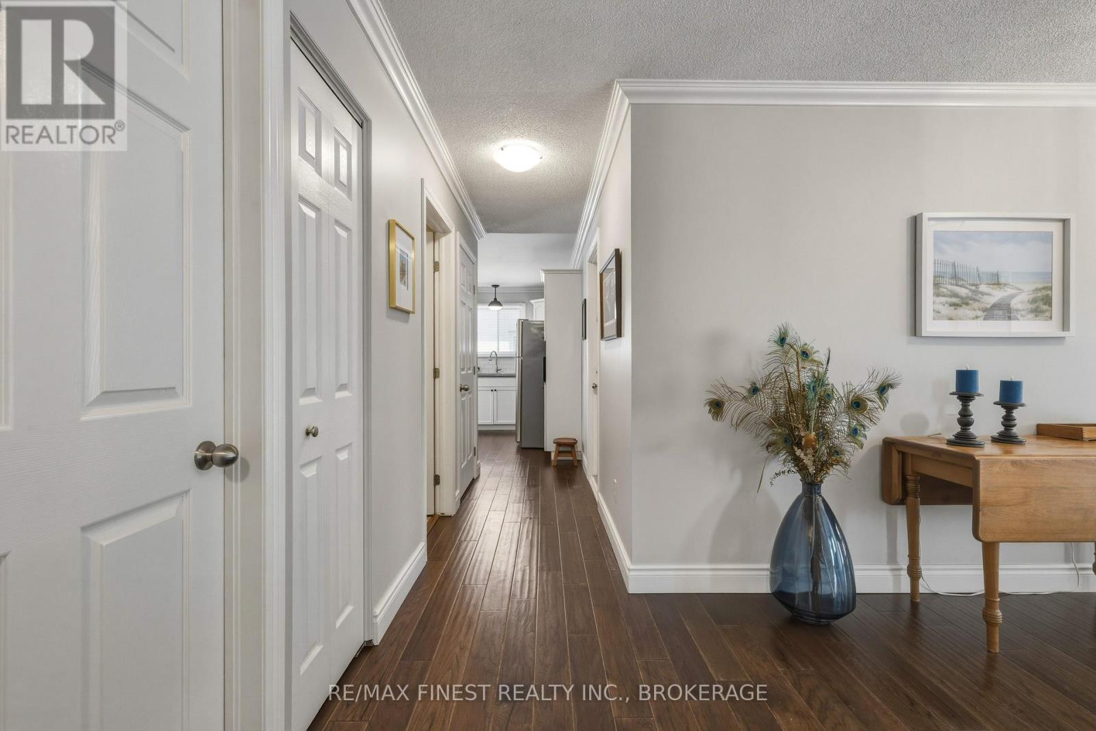 320 FRIARHILL CRESCENT - 9