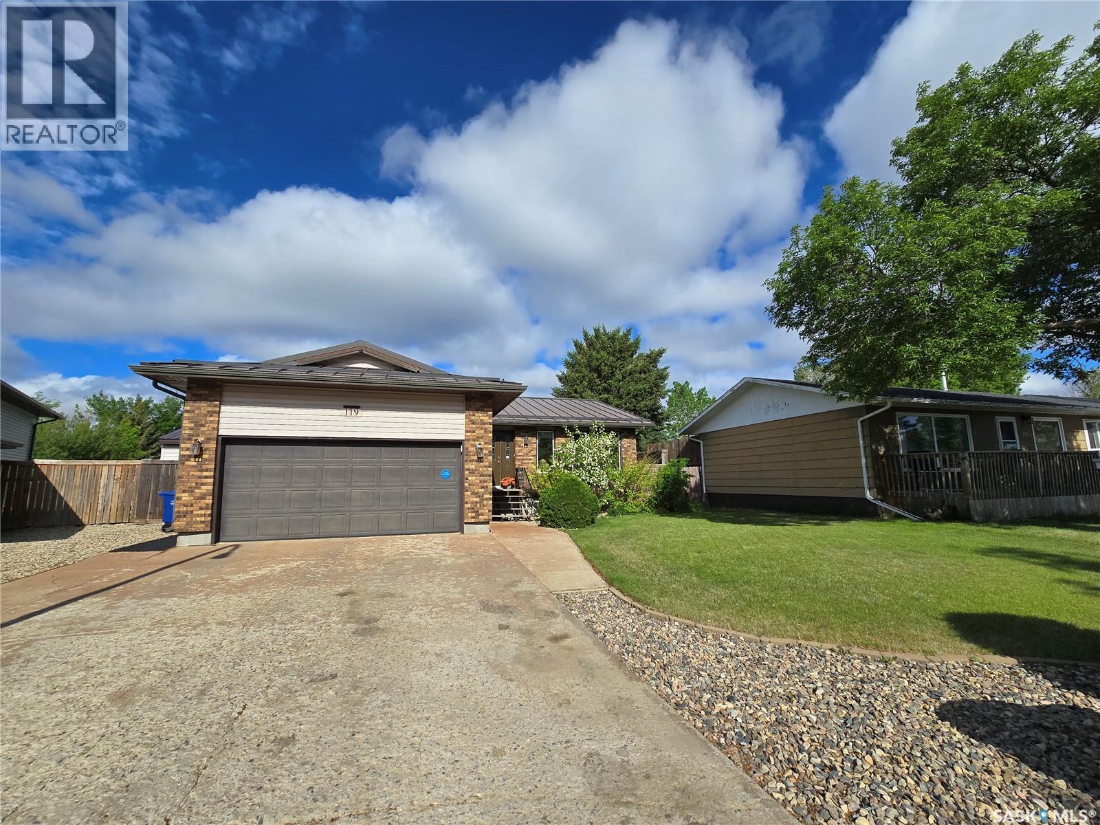119 MONTGOMERY CRESCENT - photo 2