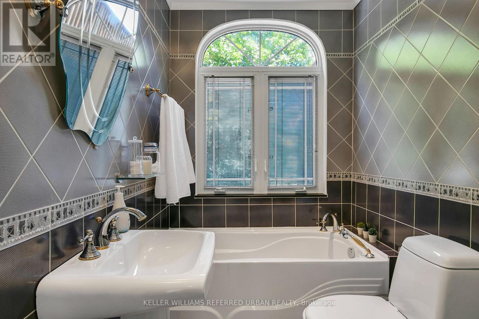 235 BARTLETT AVENUE - 31