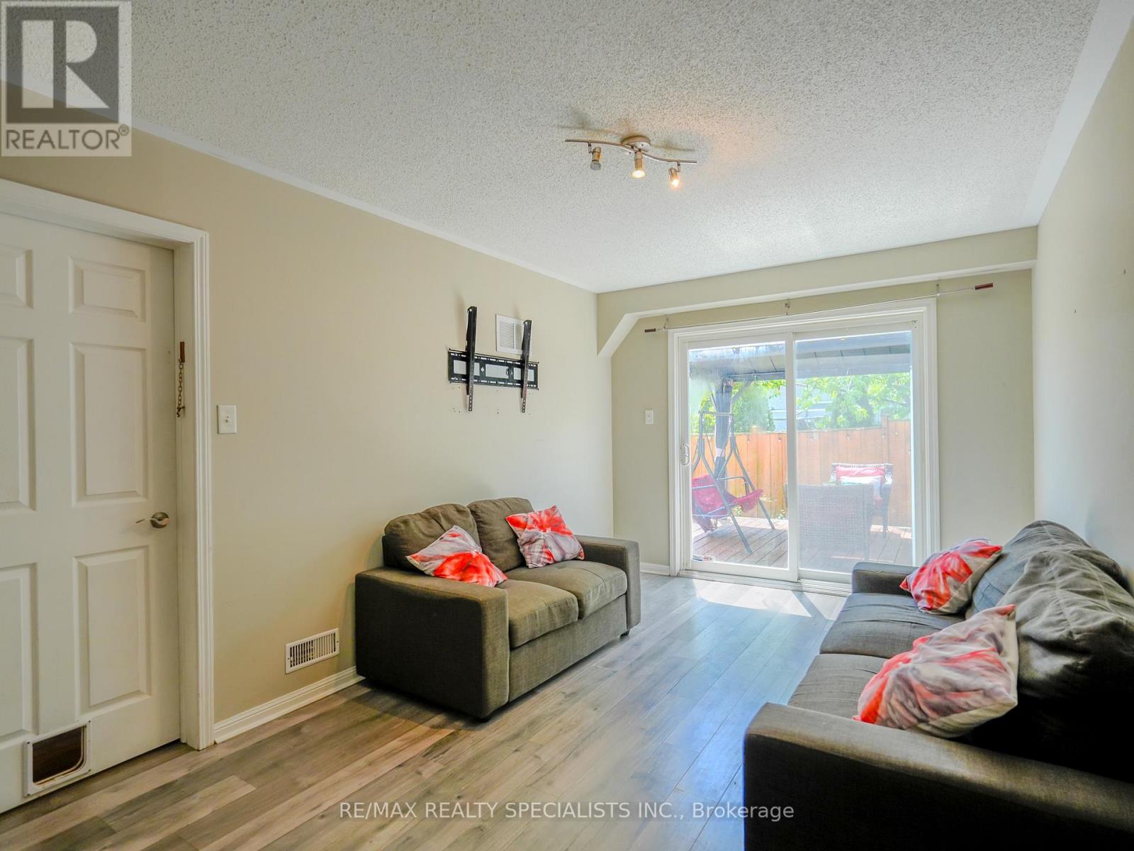 94 SEEDHOUSE LANE - 22