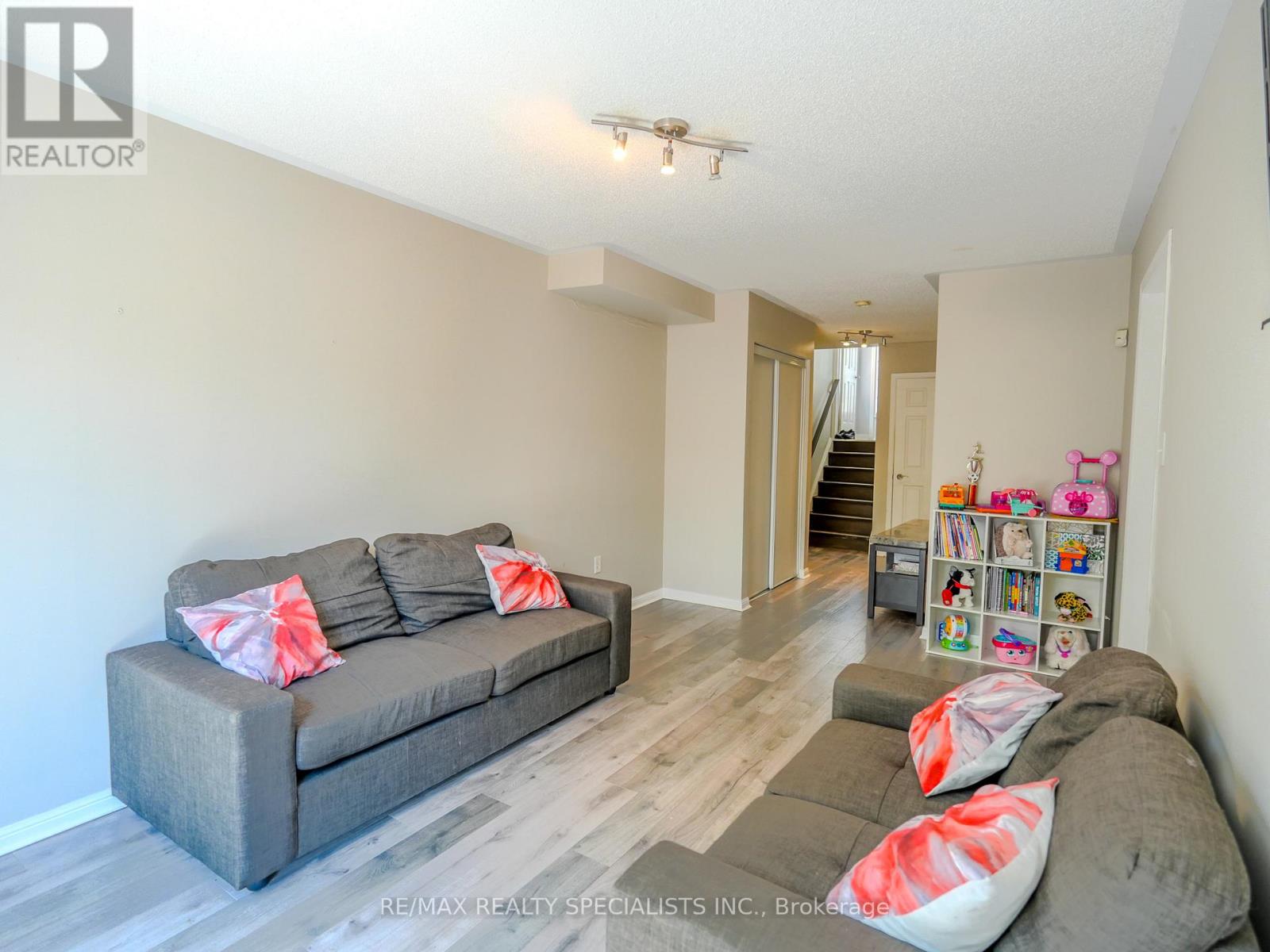 94 SEEDHOUSE LANE - 23